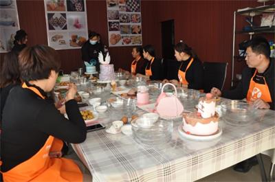 學(xué)習(xí)烤餅干去哪個(gè)學(xué)校好？   